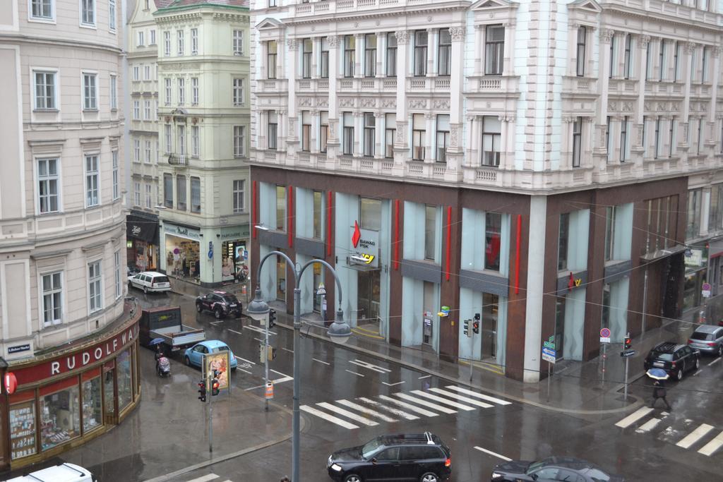 Goldfisch Apartment Hoher Markt Vienna Room photo